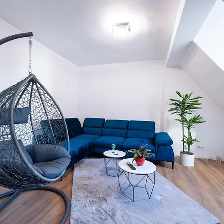 Lit Living - Luxury - Box Spring - Parking - 4 Bed - 13 Persons - Duplex *