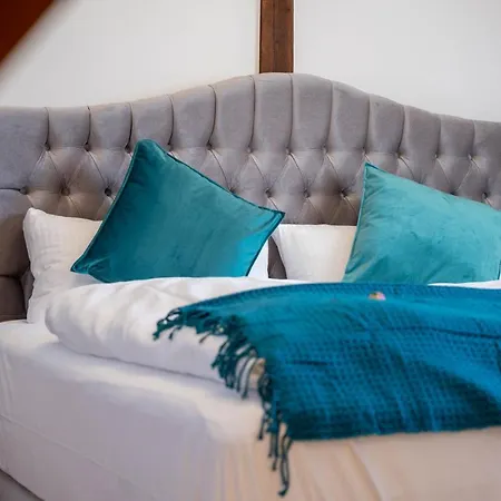 Lit Living - Luxury - Box Spring - Parking - 4 Bed - 13 Persons - Duplex *